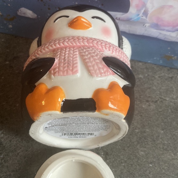 NWT 🐧 Holiday Penguin Candle - Penguin Necklace Collection SOLD OUT - Picture 12 of 12